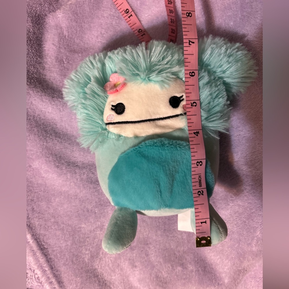 Squishmallows Flip-a-Mallows Maui & Regina & Joelle the Bigfoot - Picture 9 of 11